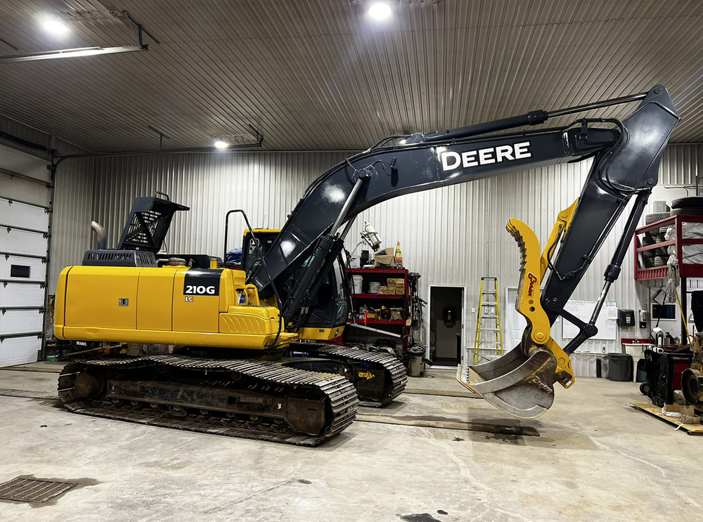 Excavatrice John Deere 210G